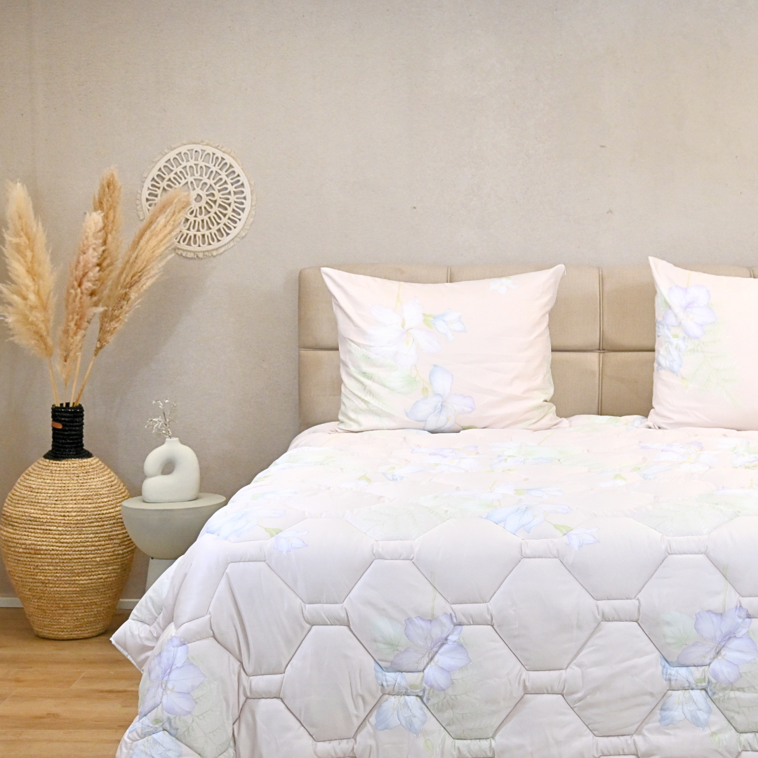HappyDuvet Blooming Pastel - Satin Look - All season Coverless duvet
