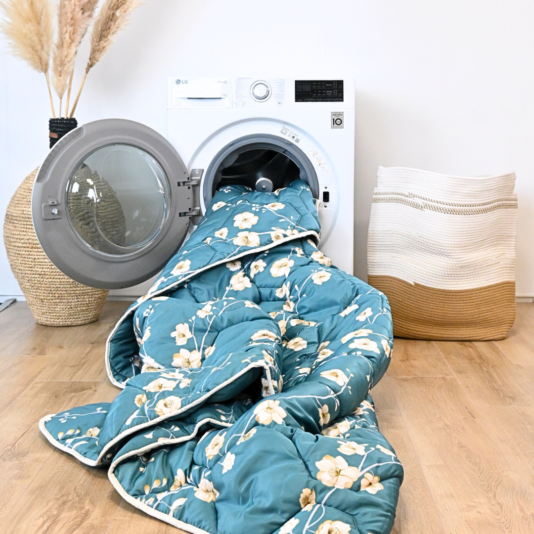 HappyDuvet Blue Blossom - Satin Look - All season Coverless duvet