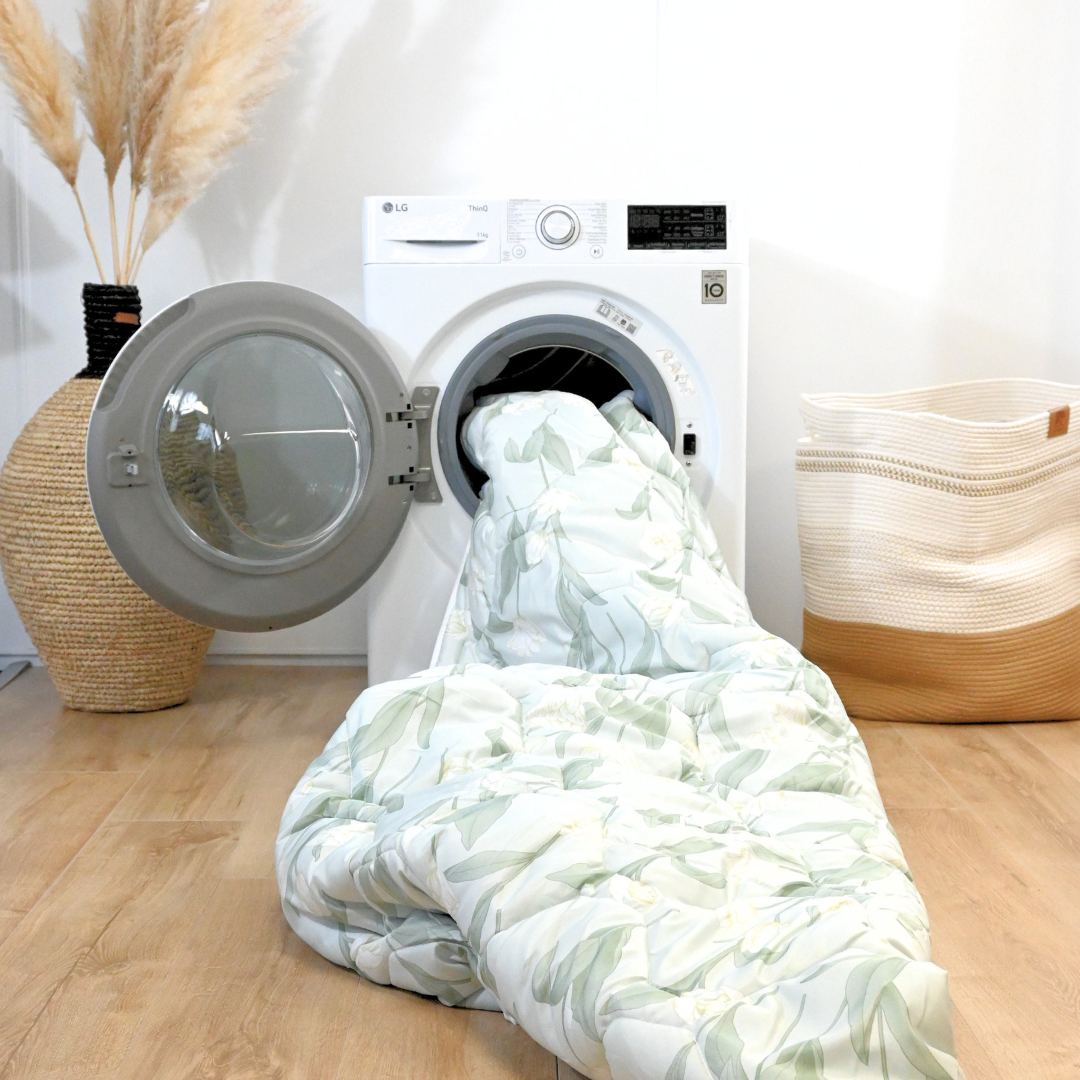 HappyDuvet White Roses - Satin Look - All season Coverless duvet