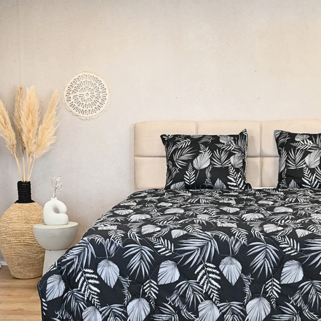 HappyDuvet Black Leaves - All season Coverless duvet