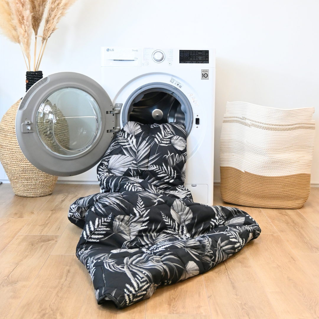 HappyDuvet Black Leaves - All season Coverless duvet